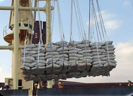 Açúcar ensacado, carga transportada pela S.E. Transportes